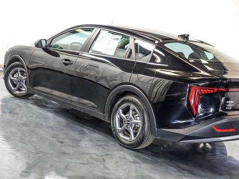 Used 2025 Kia K4 LXS image 11