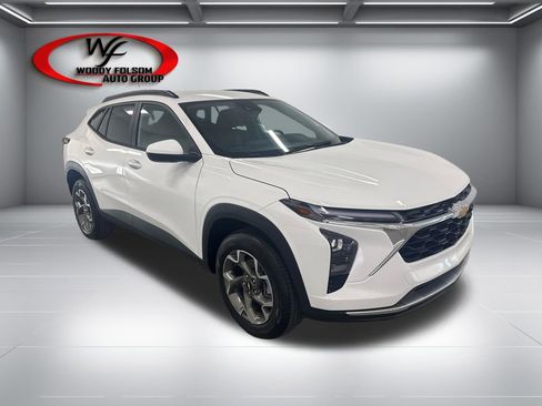 New 2026 Chevrolet Trax LT w/ LT Convenience Package FWD image 3