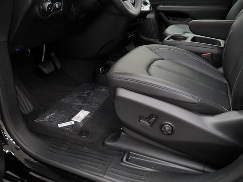 New 2026 Chrysler Pacifica Select image 28