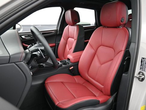 New 2026 Porsche Macan S AWD/4WD image 5