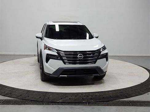 Used 2025 Nissan Rogue SL w/ SL Premium Package image 2