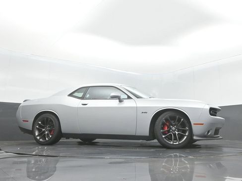 Used 2023 Dodge Challenger R/T w/ Performance Handling Group image 18