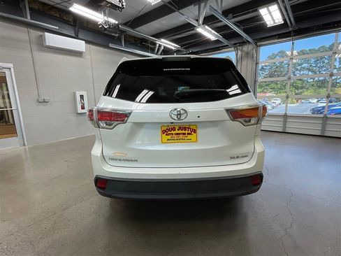Used 2016 Toyota Highlander XLE image 4