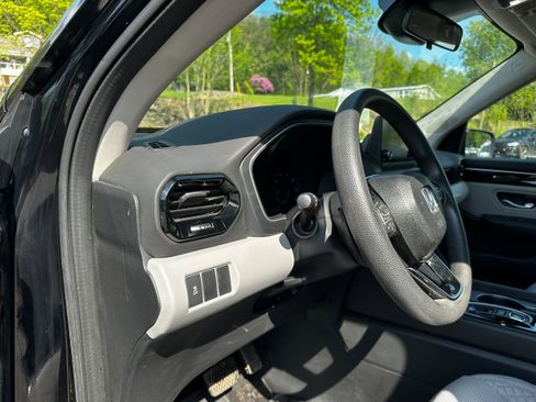 Used 2023 Honda Pilot LX image 23