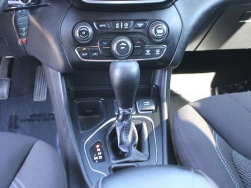 Used 2019 Jeep Cherokee Latitude w/ Popular Appearance Group image 13