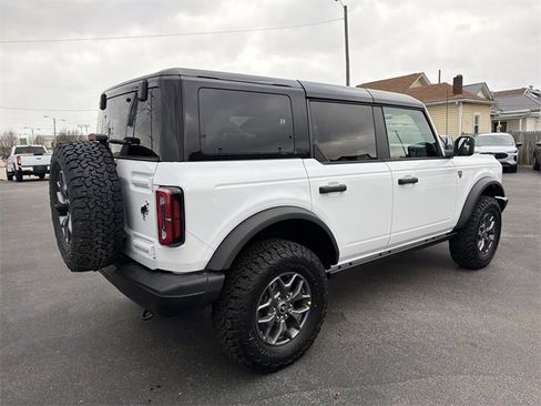 New 2025 Ford Bronco Badlands image 4