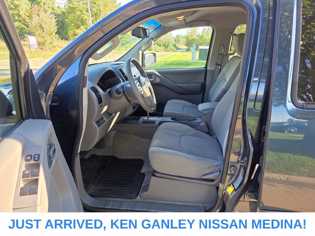 Used 2013 Nissan Frontier SV w/ SV Value Truck Pkg AWD/4WD image 14