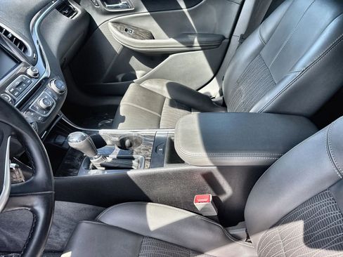 Used 2015 Chevrolet Impala LT w/ Convenience Package image 22