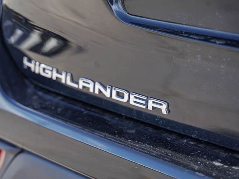 Used 2021 Toyota Highlander L image 17