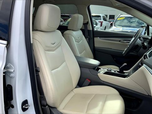 Used 2022 Cadillac XT5 Premium Luxury image 6