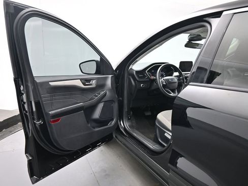 Certified 2022 Ford Escape SE image 9