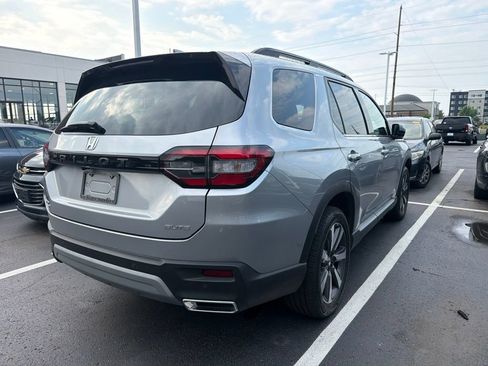 Used 2025 Honda Pilot Elite image 3
