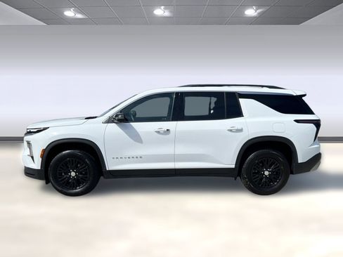 Certified 2024 Chevrolet Traverse LT image 2