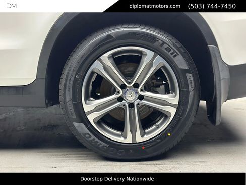 Used 2017 Mercedes-Benz GLC 300 4MATIC image 33