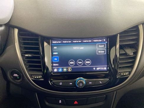 Used 2019 Chevrolet Trax LT w/ LT Convenience Package FWD image 40