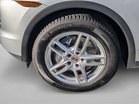 Used 2014 Porsche Cayenne image 24