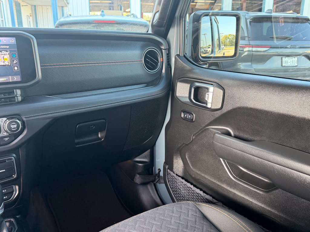 Used 2025 Jeep Gladiator Mojave w/ Convenience Group AWD/4WD image 27