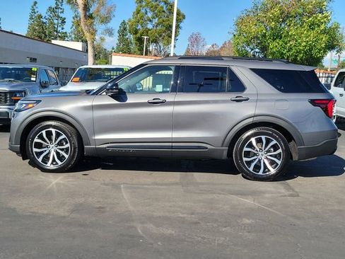 Used 2025 Ford Explorer ST-Line w/ Premium Package image 30