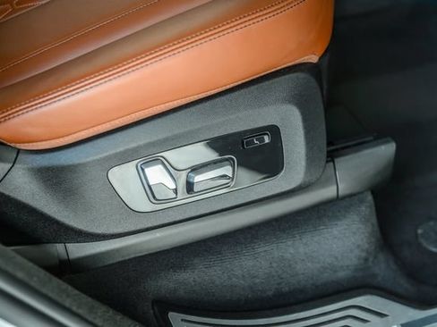 Used 2022 BMW X7 xDrive40i w/ M Sport Package AWD/4WD image 47
