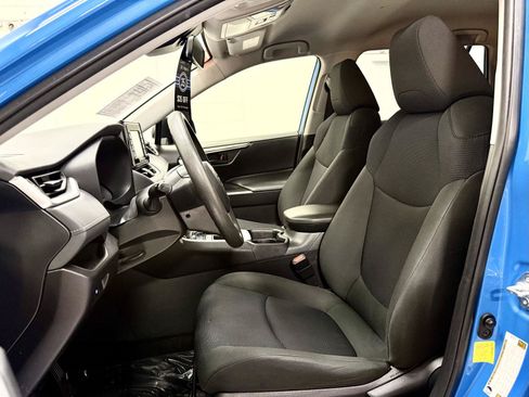 Used 2020 Toyota RAV4 LE w/ Carpet Mat Package FWD image 15