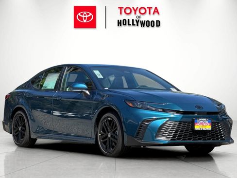 New 2026 Toyota Camry SE image 2