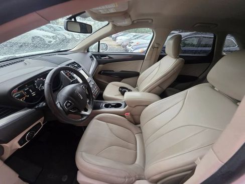 Used 2017 Lincoln MKC Premiere FWD image 12