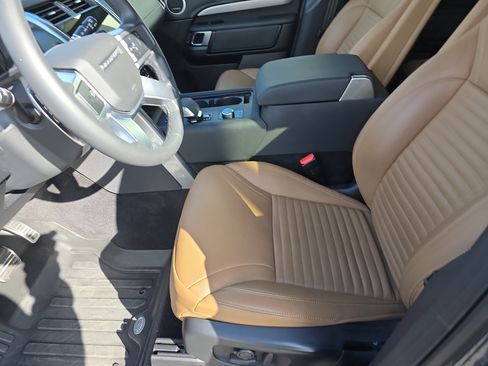 Used 2024 Land Rover Discovery Dynamic SE image 23