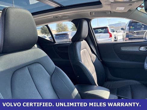Used 2024 Volvo XC40 B5 Plus image 11
