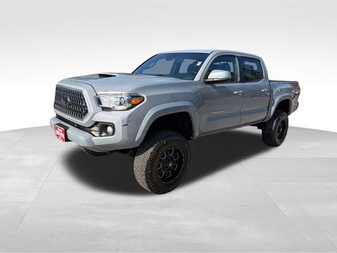 Used 2019 Toyota Tacoma TRD Sport w/ TRD Premium Sport Package image 7