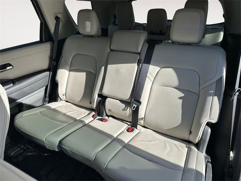 Used 2023 Nissan Pathfinder SL image 13