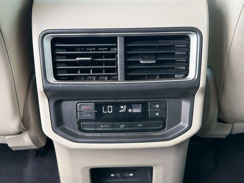 Used 2024 Volkswagen Atlas SE FWD image 18