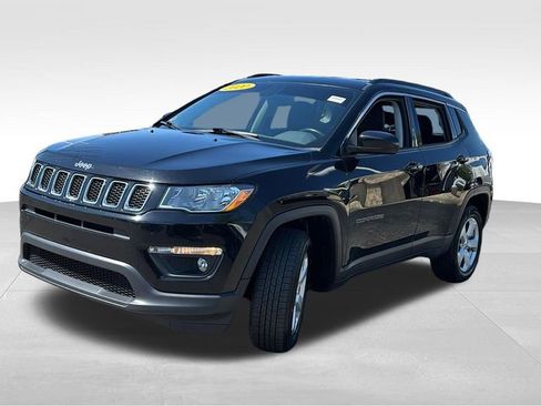 Used 2020 Jeep Compass Latitude w/ Cold Weather Group AWD/4WD image 3