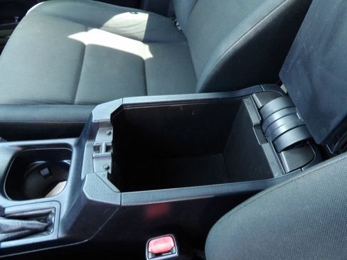 Used 2017 Toyota RAV4 LE FWD image 22