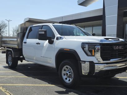 New 2024 GMC Sierra 3500 Pro w/ Convenience Package