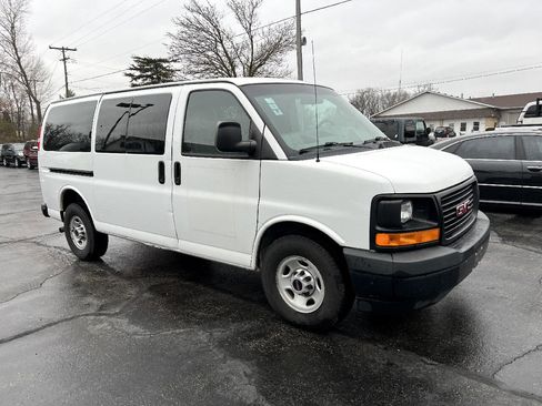 Used 2017 GMC Savana 2500 image 3