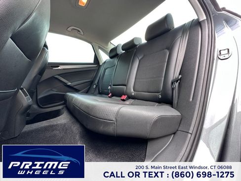 Used 2018 Volkswagen Passat 2.0T R-Line FWD image 12