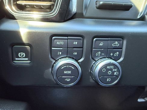 Used 2024 GMC Sierra 2500 AT4 w/ AT4 Premium Plus Package image 28