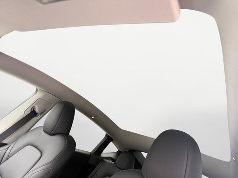 Used 2023 Tesla Model Y 2WD image 17