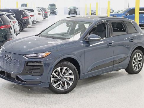 Used 2025 Audi Q6 e-tron Premium Plus w/ Premium Plus AWD/4WD image 7