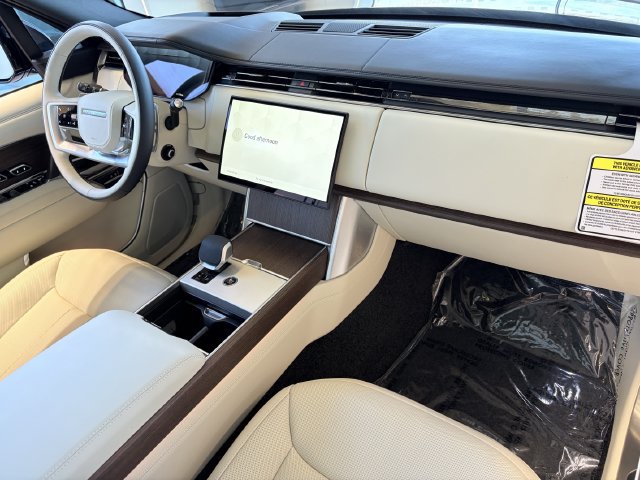 New 2026 Land Rover Range Rover Long Wheelbase SE AWD/4WD image 11