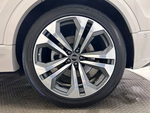 Used 2022 Audi Q8 Prestige AWD/4WD image 31