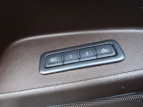 Used 2018 Chevrolet Suburban Premier AWD/4WD image 29