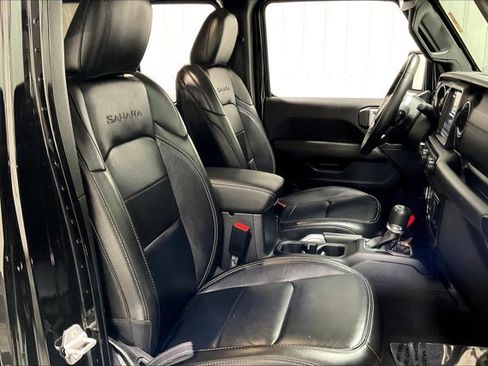 Used 2022 Jeep Wrangler Unlimited Sahara w/ Cold Weather Group image 7
