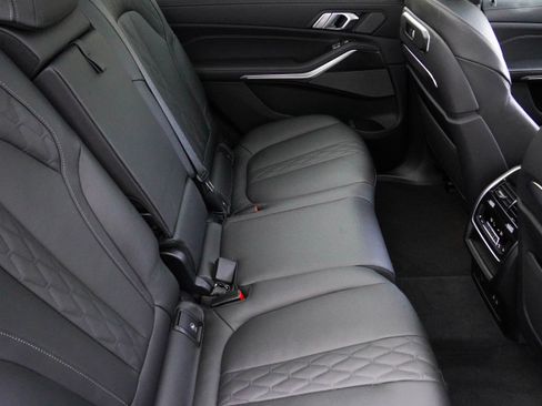 Used 2025 BMW X7 M60i image 37