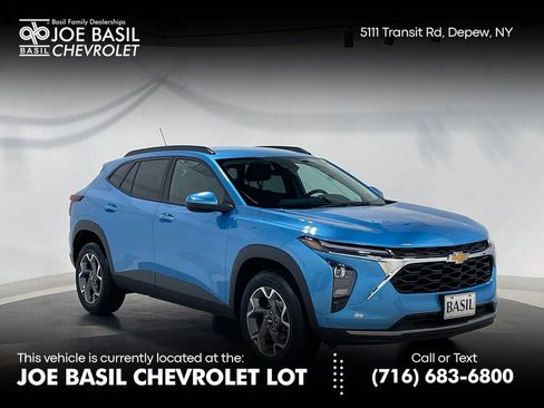 Used 2025 Chevrolet Trax LT w/ LT Convenience Package FWD image 1