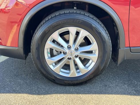 Used 2015 Nissan Rogue SV w/ SV Moonroof Package image 9