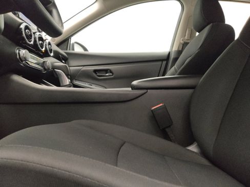 Used 2025 Nissan Sentra S FWD image 17