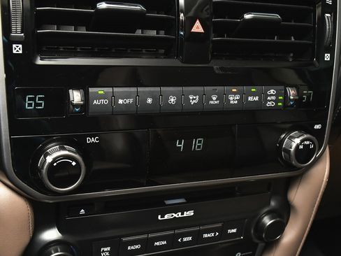 Used 2023 Lexus GX 460 Premium image 32