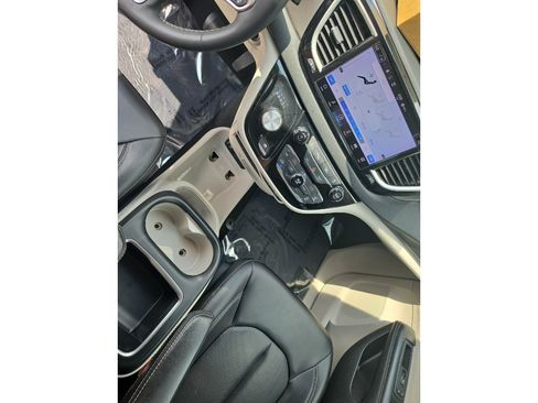 Used 2023 Chrysler Pacifica Touring-L FWD image 10