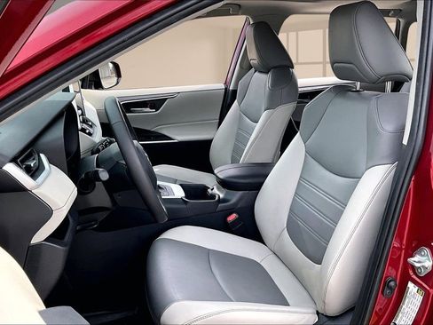 Used 2023 Toyota RAV4 XLE Premium image 21